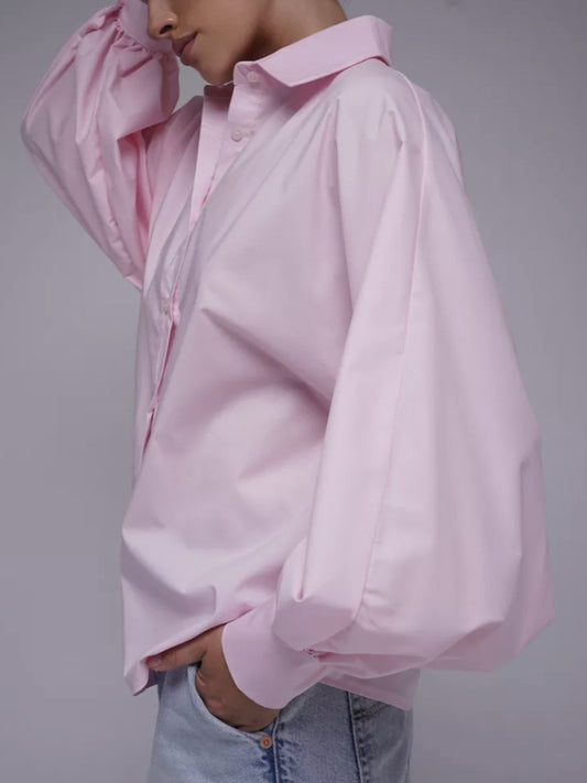 Camicia casual elegante e retrò, con scollo a V e maniche a palloncino