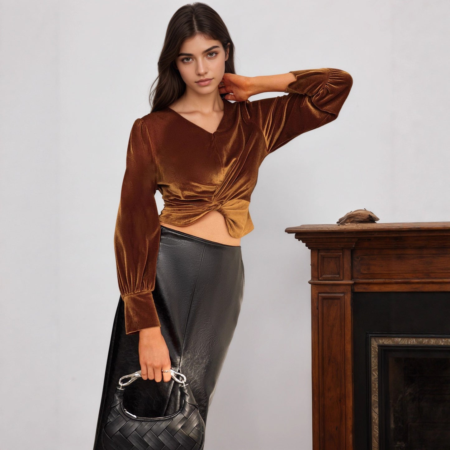 Top a maniche lunghe con scollo a V e vita francese in velluto e poliestere