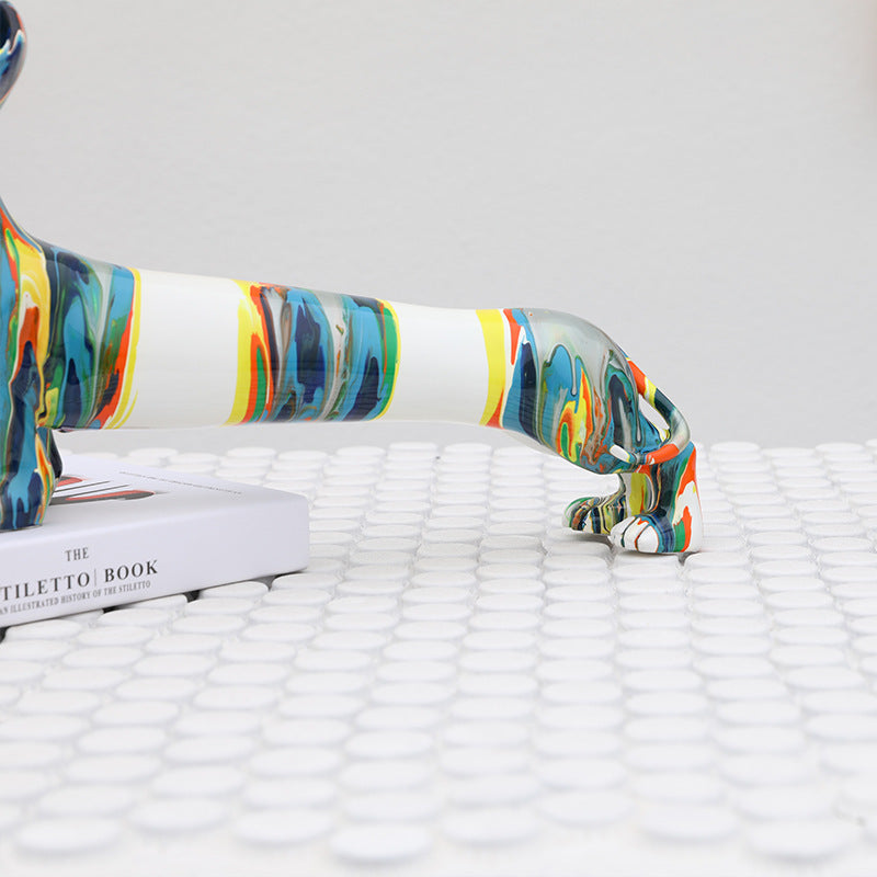 Artigianato in resina colorata, animale, cane bassotto