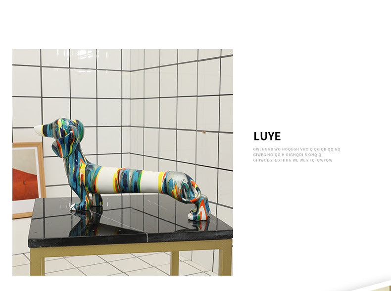 Artigianato in resina colorata, animale, cane bassotto