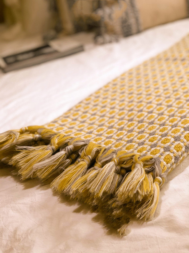 Coperta lavorata a maglia con frange