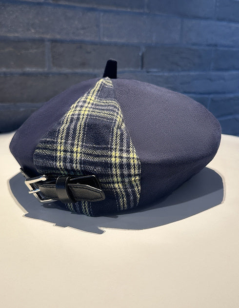 Berretto militare con design in stile britannico