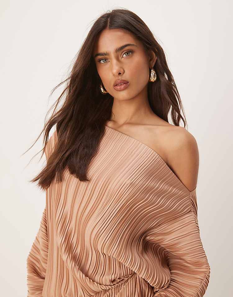 https://images.asos-media.com/products/asos-design-plisse-fallen-shoulders-long-sleeve-midi-dress-in-caramel/208314762-2?$n_750w$&wid=750&fit=constrain