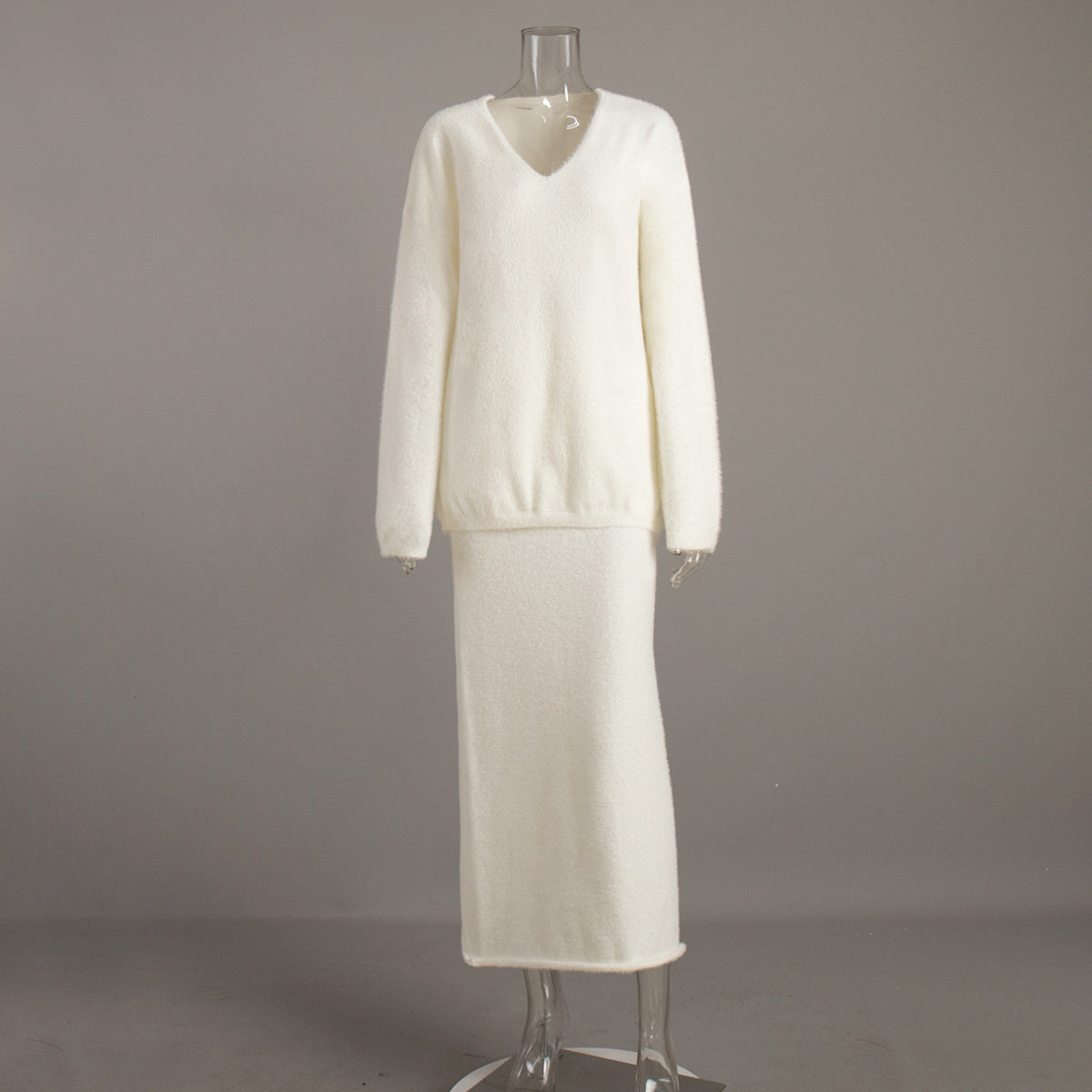 Completo gonna maglione scollo a V semplice lavorato a maglia