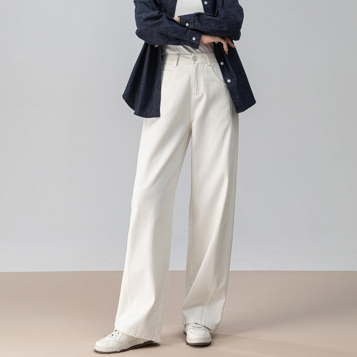 Pantaloni a vita alta e gamba larga