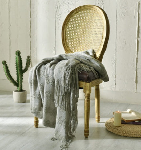 Coperta lavorata a maglia con frange