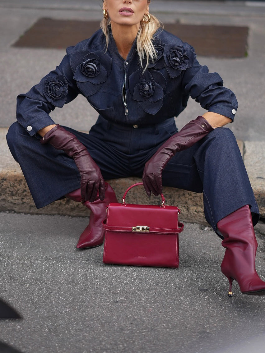 Completo in denim con camicia con decorazioni floreali 3D e jeans a vita alta