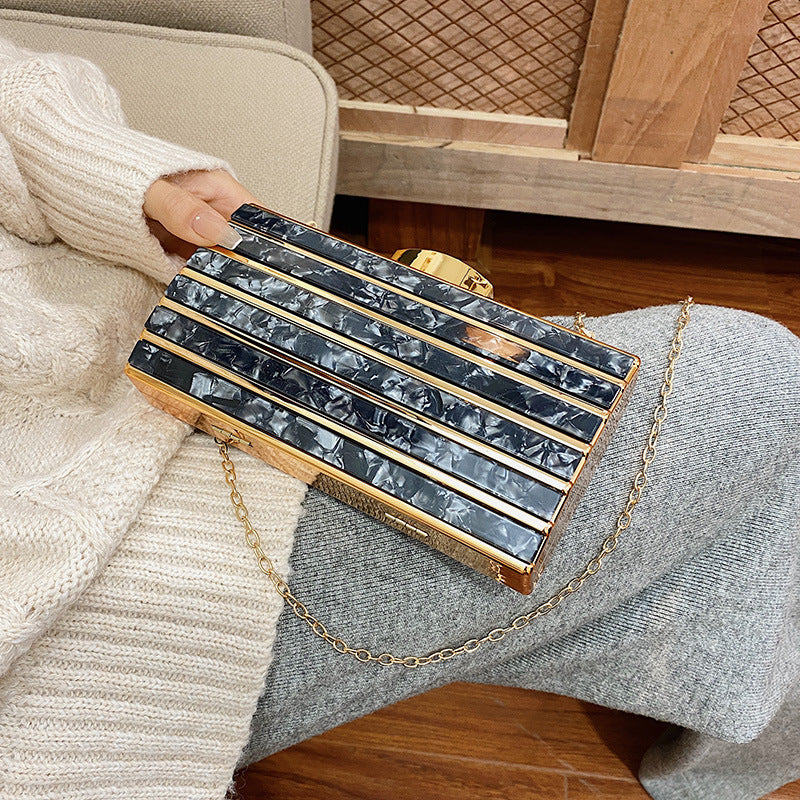 Borsa da sera in acrilico geometrica