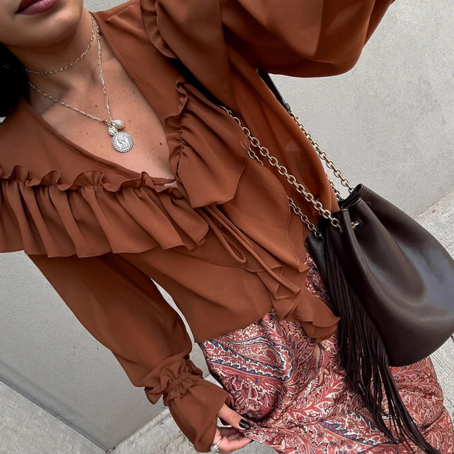 Camicia in chiffon ampia con lacci e balze a V