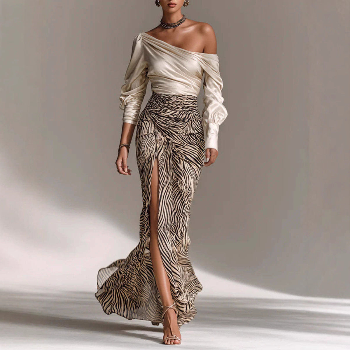 Abito camicia in raso a maniche lunghe