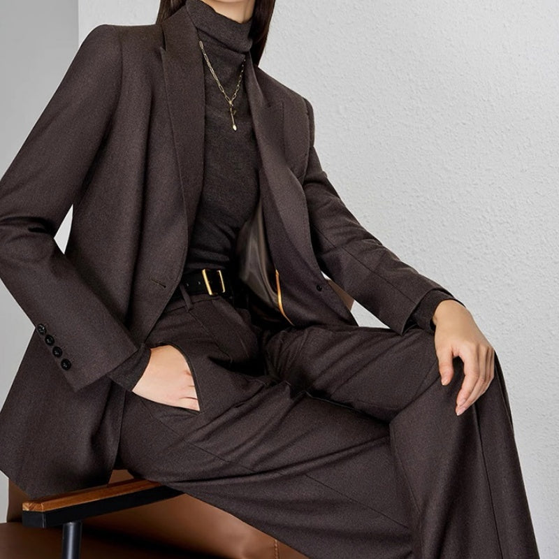 Abito in lana pettinata di colore puro