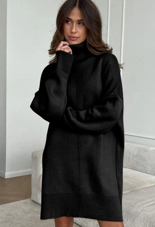 Abito in maglia ampia con collo alto e spalle scese