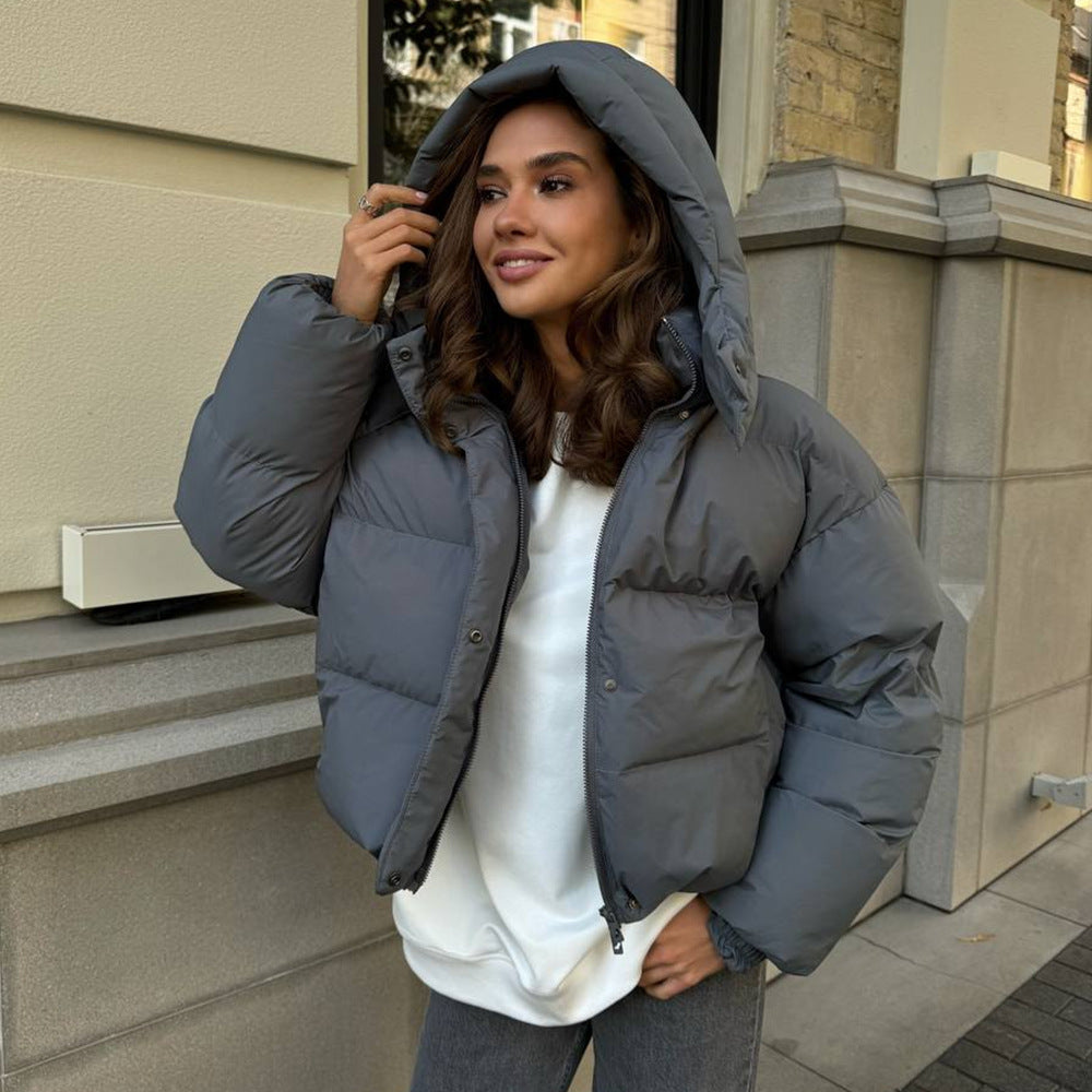 Giacca corta con cappuccio e tasca imbottita in cotone