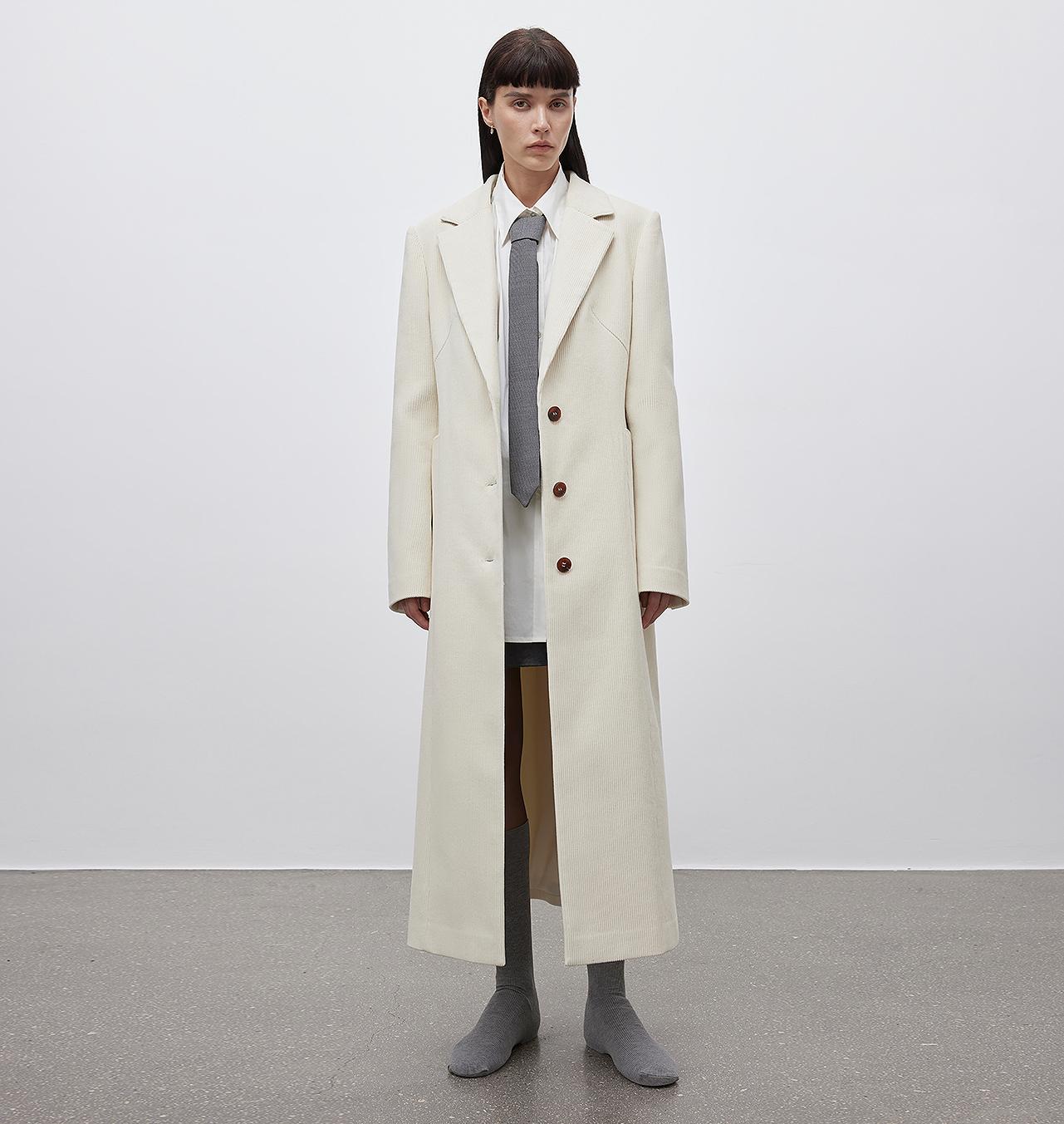 Cappotto con tasche tridimensionali in velluto a coste