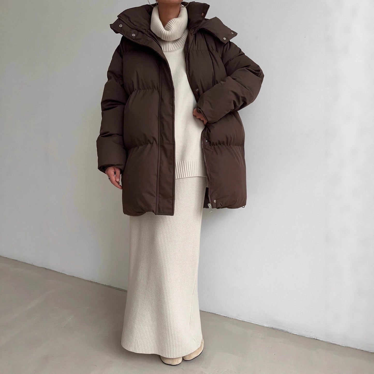 Giacca casual attillata, imbottita e con cappuccio