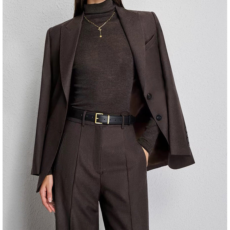 Abito in lana pettinata di colore puro