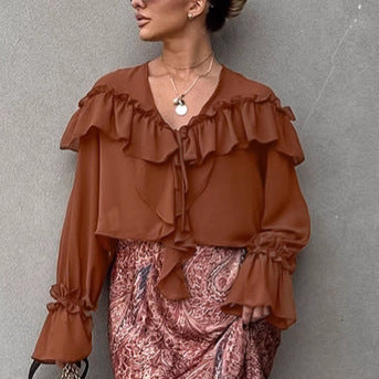 Camicia in chiffon ampia con lacci e balze a V