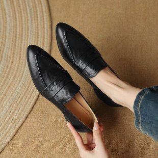 Mocassini slip-on retrò con punta affilata e fondo piatto