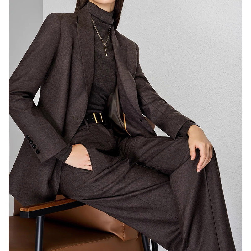 Abito in lana pettinata di colore puro