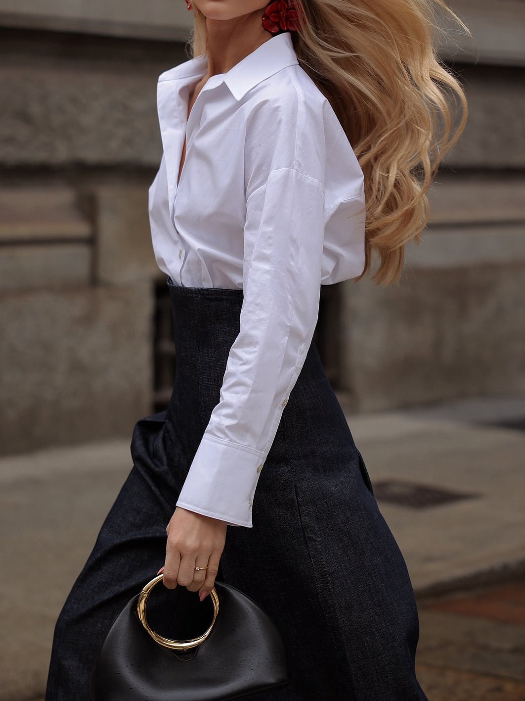 Eleganti jeans a vita alta e gamba larga