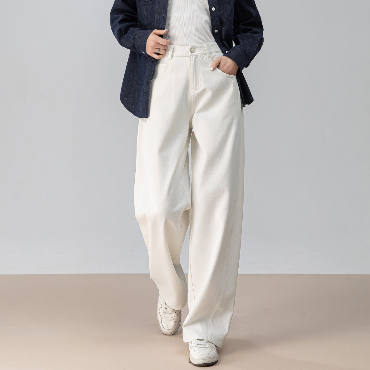 Pantaloni a vita alta e gamba larga